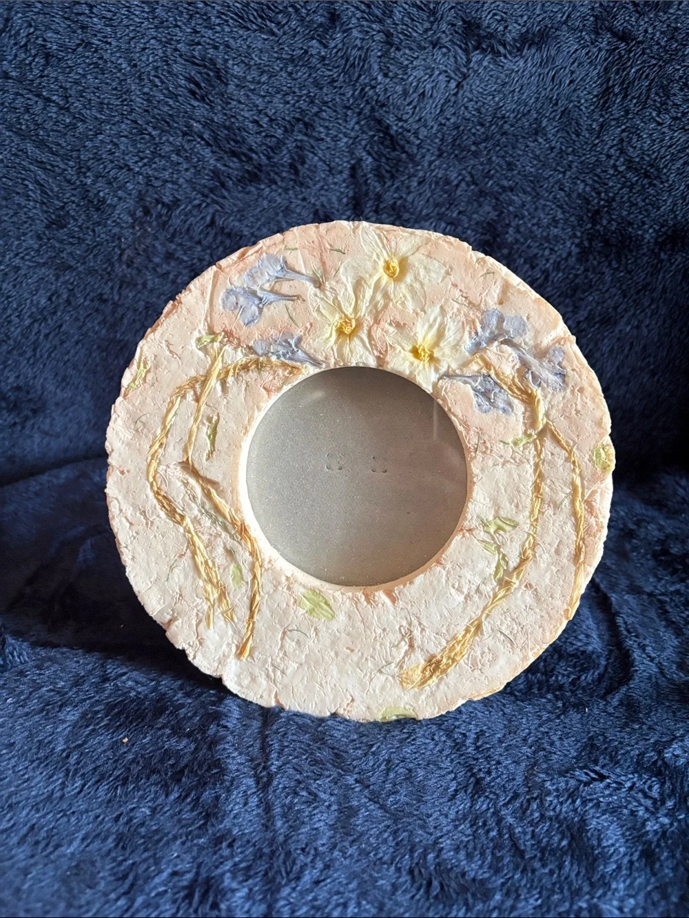 Handcrafted Cream Floral Round Home Art Frame